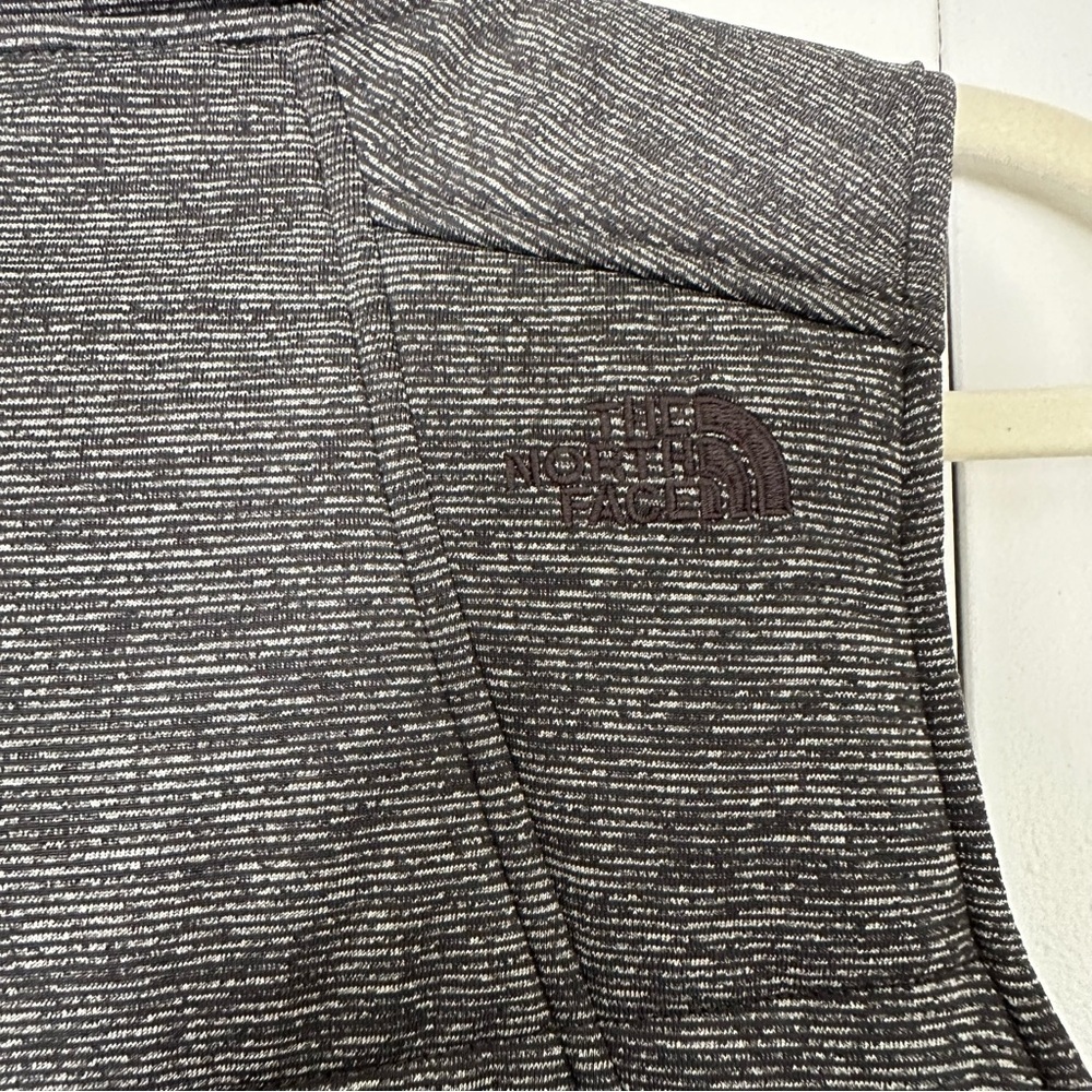 The North Face Heather Gray White Performance Quilted Puffer Vest, NWOT, Size M - Picture 5 of 10
